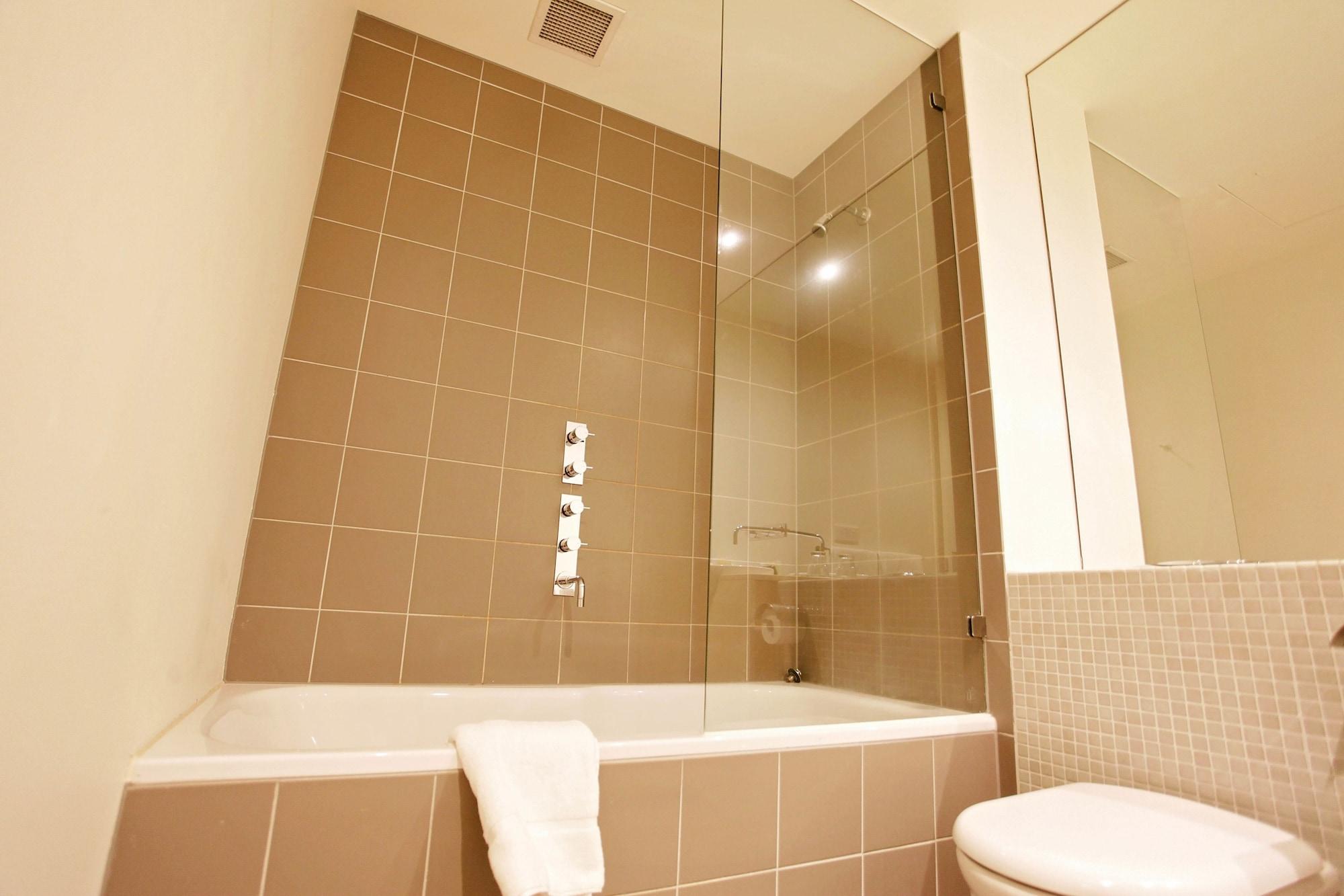 Golden Pebble Hotel Wantirna Exterior photo