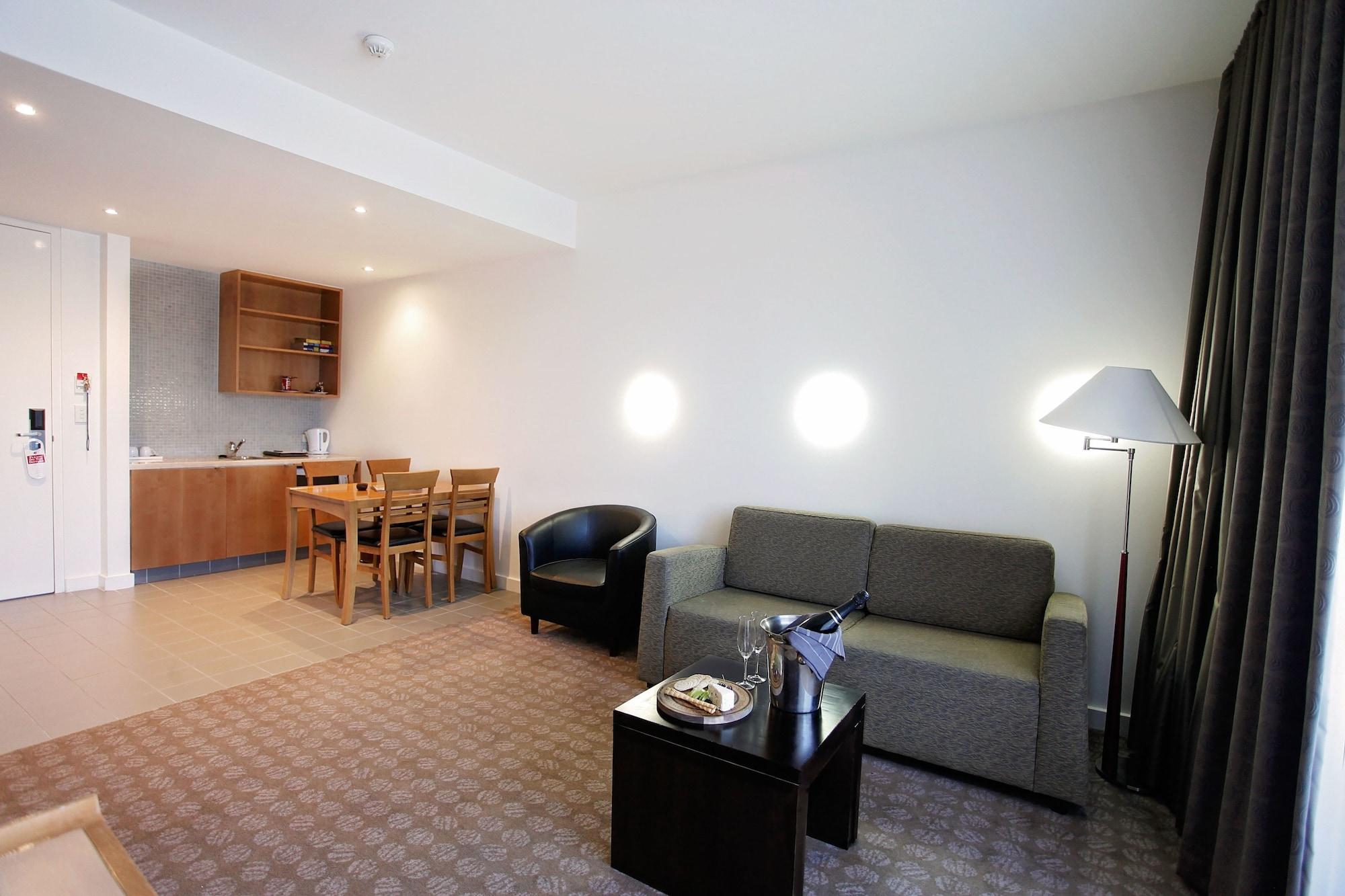 Golden Pebble Hotel Wantirna Exterior photo
