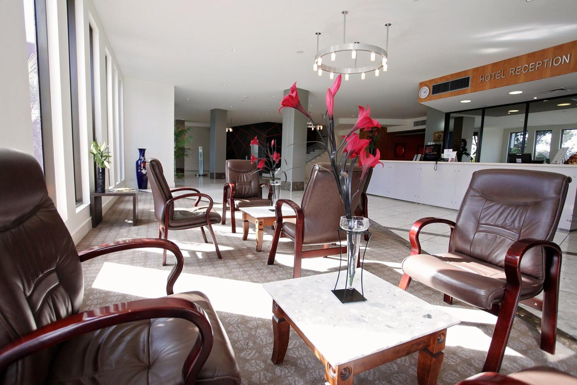 Golden Pebble Hotel Wantirna Exterior photo