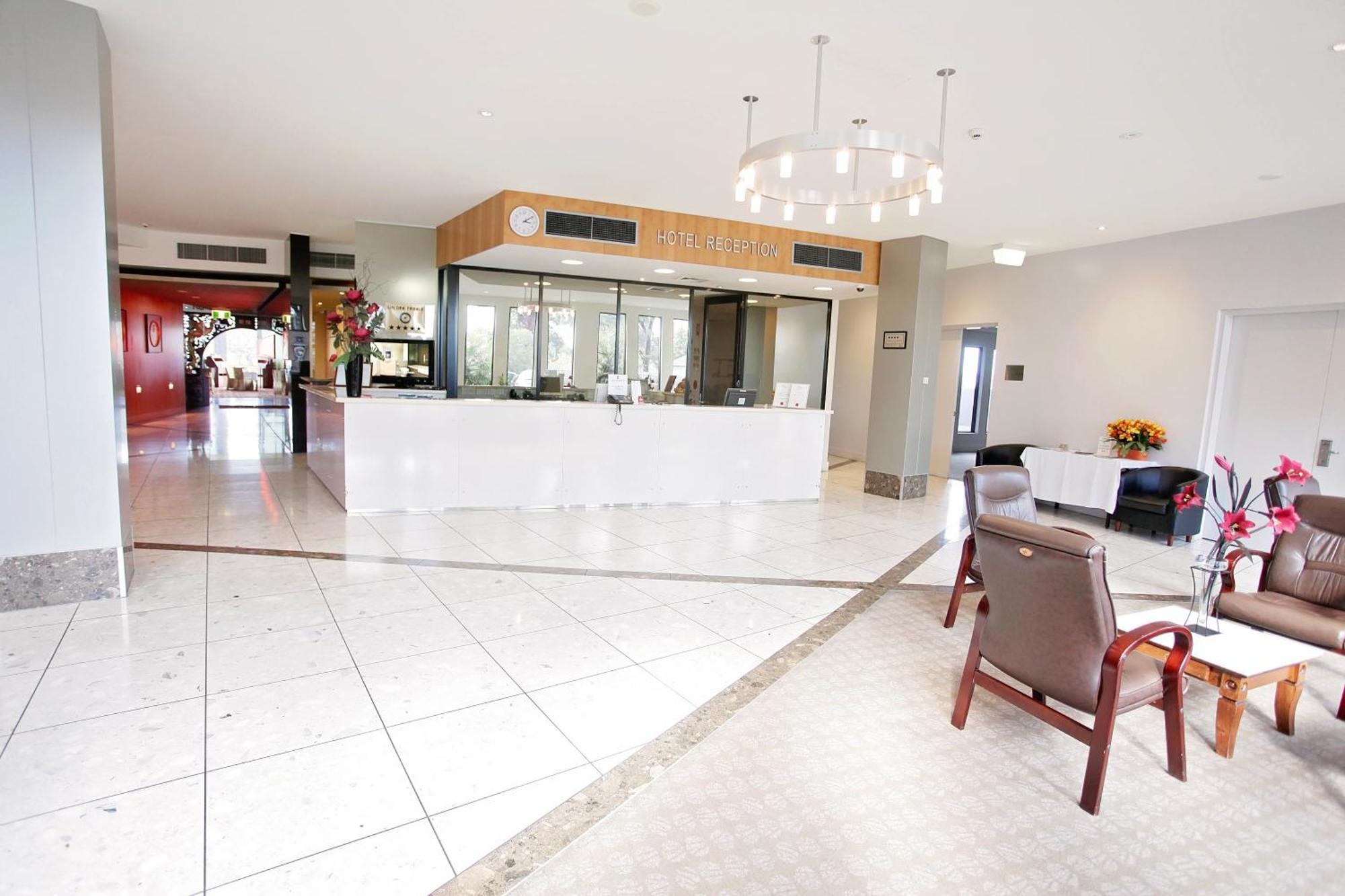 Golden Pebble Hotel Wantirna Exterior photo