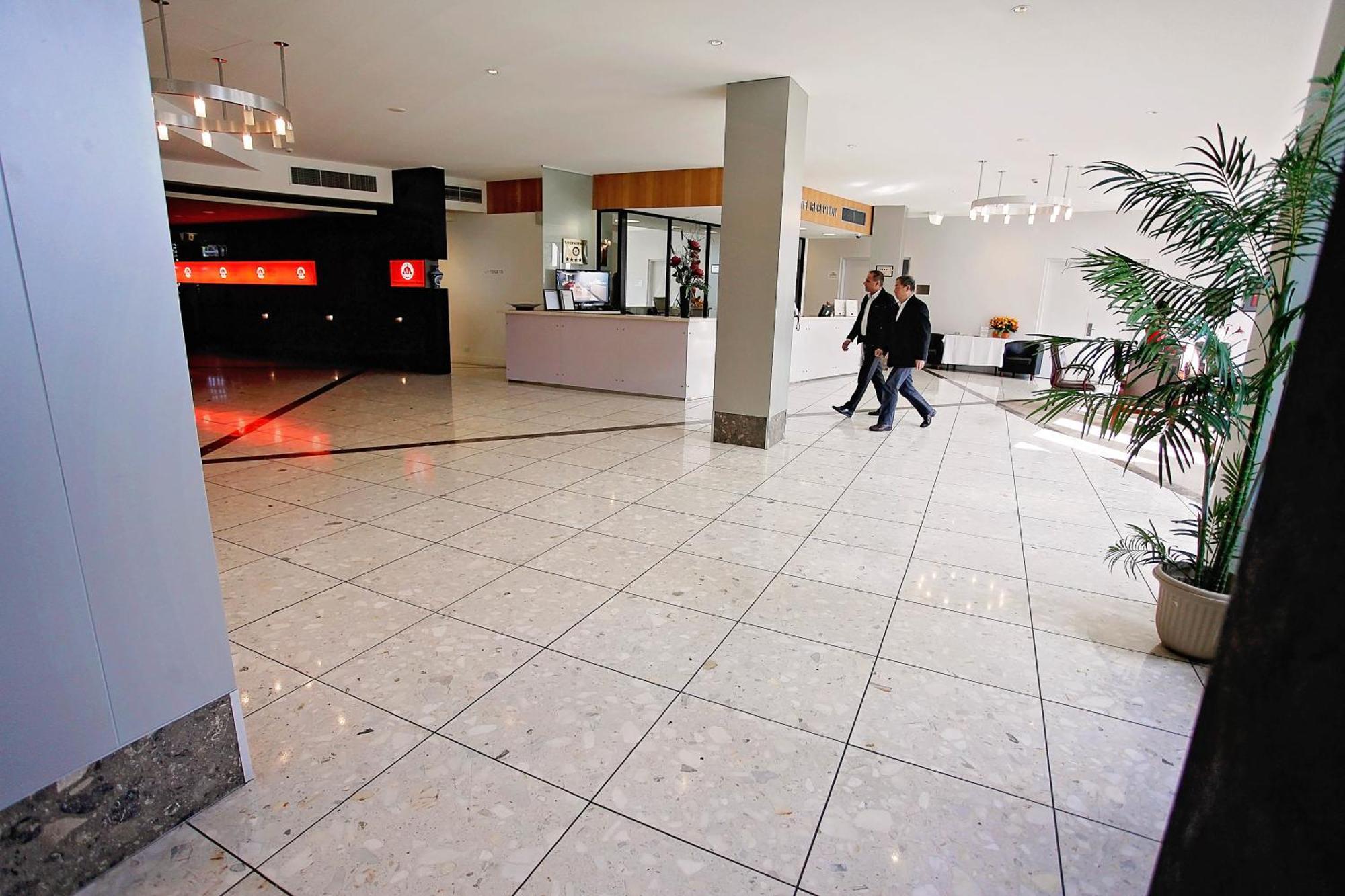 Golden Pebble Hotel Wantirna Exterior photo