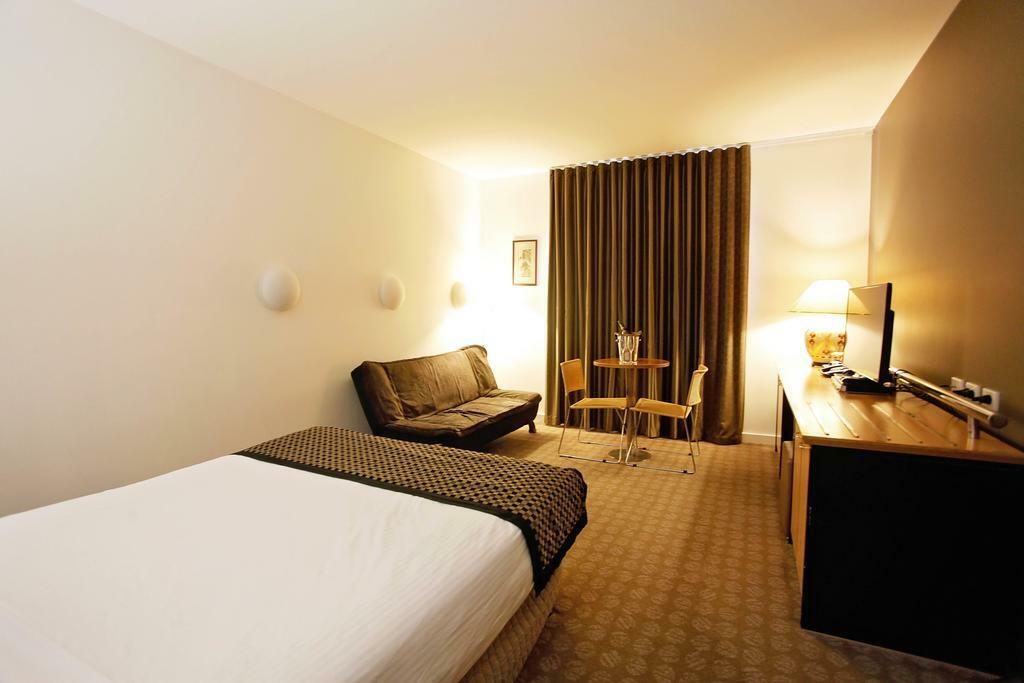 Golden Pebble Hotel Wantirna Exterior photo